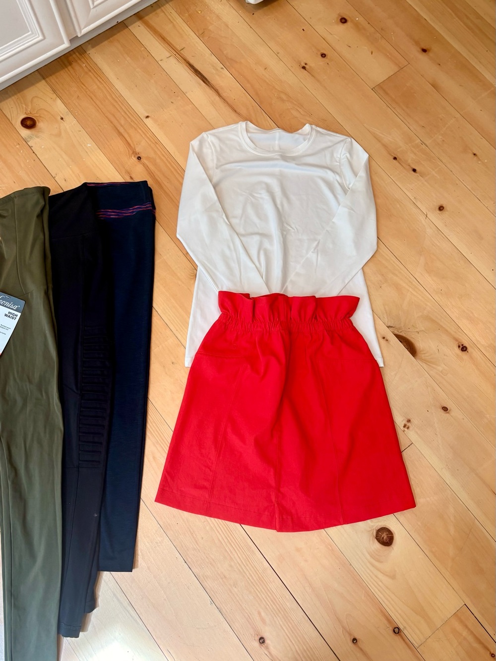 LULULEMON skirt, new athletic top 3x leggings bundle